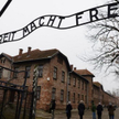 Muzeum Auschwitz: Nie pozujcie na torach kolejowych