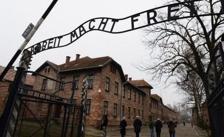 Muzeum Auschwitz: Nie pozujcie na torach kolejowych