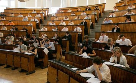Kandydaci poczekają na egzamin pisemny