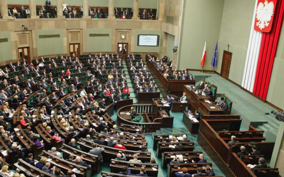 Nowi posłowie zasiądą w Sejmie tylko na rok. Nie wszystkie osoby, które mogłyby teraz objąć mandaty,