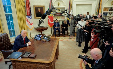 Donald Trump rozpoczął swoje urzędowanie w Białym Domu od serii rozporządzeń.