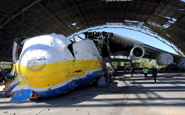 Zniszczony przez rosyjskich najeźdźców An-225 na lotnisku w Hostomelu