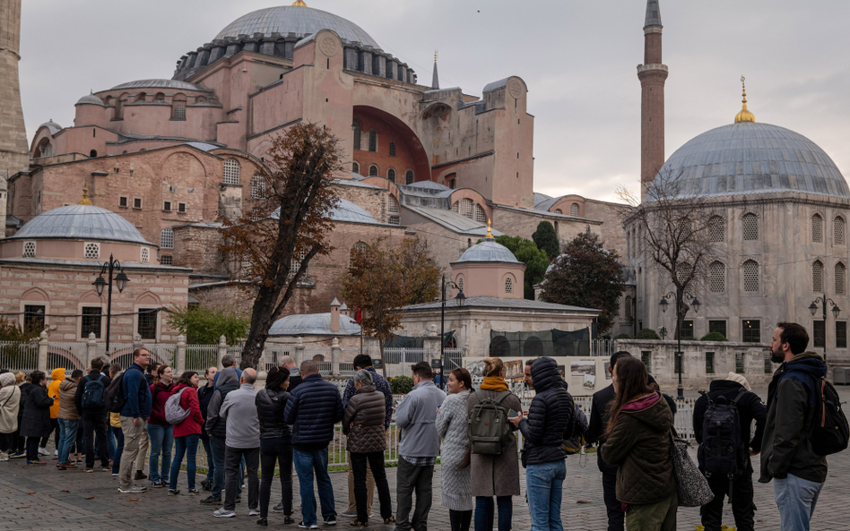 Przez pierwsze dziewięć wieków swojego istnienia Hagia Sophia była chrześcijańską świątynią Mądrości