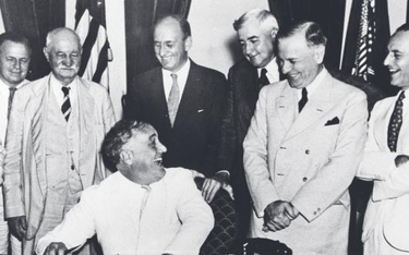 Franklin D. Roosevelt 23 sierpnia 1935 r. podpisał ustawę bankową