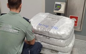 W bagażu jednej z turystek funkcjonariusze KAS odkryli ok. 40 kilogramów narkotyków