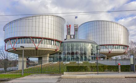Rząd PiS musiał się mierzyć z zarzutem, że nie wykonuje wyroków Europejskiego Trybunału Praw Człowie