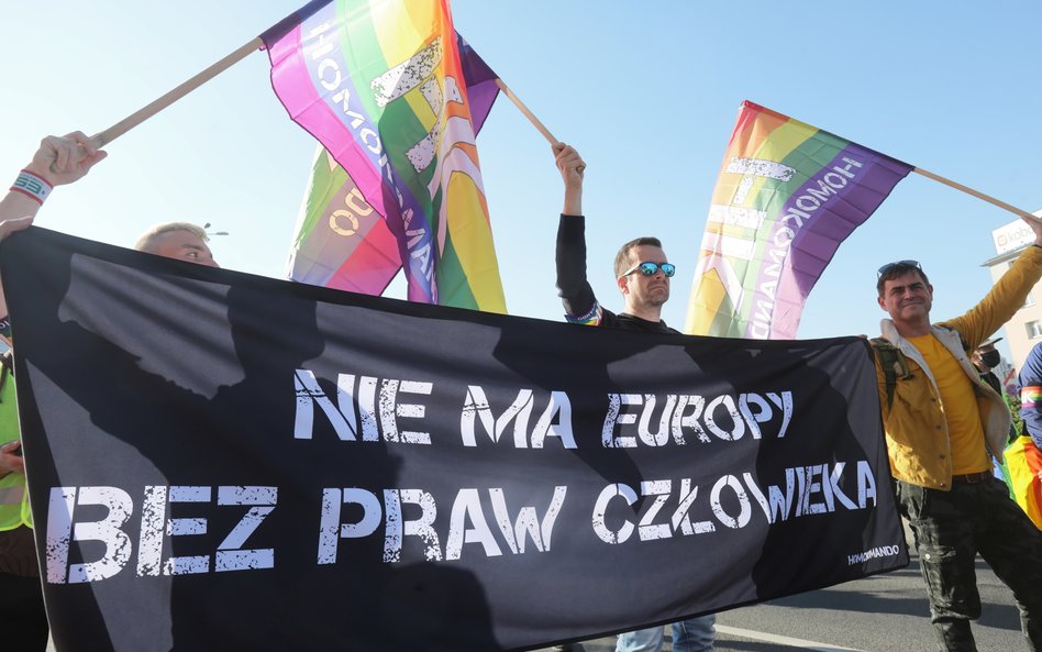 Sondaż: W Polsce wciąż większość przeciw prawom dla par tej samej płci