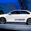 Koncerny przygotowują coraz więcej hybryd