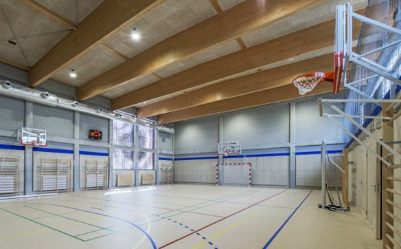 Obiekt wyposażono w kuchnię ze stołówką oraz pełnowymiarową salę gimnastyczną (na zdjęciu)