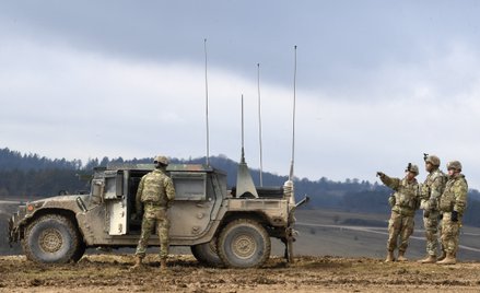 Amerykańscy żołnierze z 41. Brygady Artylerii Polowej Armii USA w Europie na poligonie w Grafenwöhr 