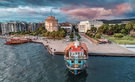 Przy nadmorskim deptaku stoi Biała Wieża