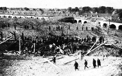 Cytadela warszawska po zamachu przeprowadzonym 13 października 1923 r. przez oficerów WP pracujących