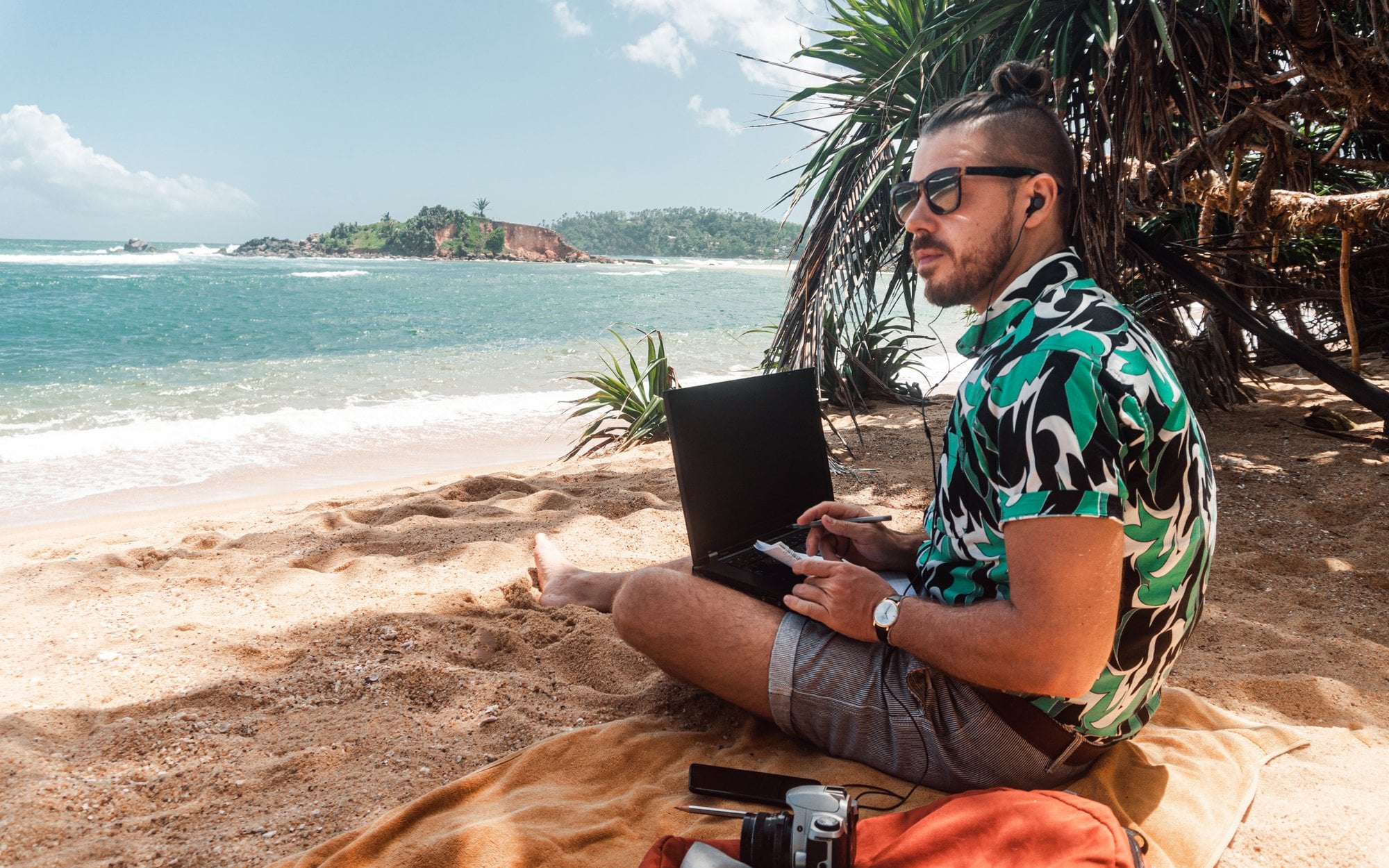 Pracownik zwolniony za pracę zdalną żądał odszkodowania. Sąd rozstrzygnął spór