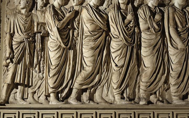 Płaskorzeźba Ołtarza Pokoju przedstawiająca procesję rodziny Augusta i dostojników. „Ojczyznę wolną 