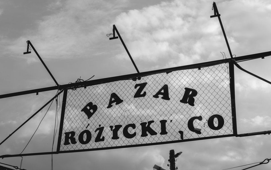 Nowy Bazar Różyckiego znajduje się obok historycznego straganu
