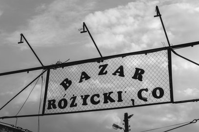 Nowy Bazar Różyckiego znajduje się obok historycznego straganu