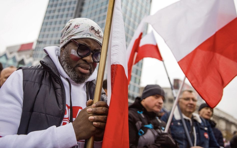 PiS niekiedy dawał sobie częściowo odebrać tematykę patriotyczną, np. w przypadku marszów 11 listopa