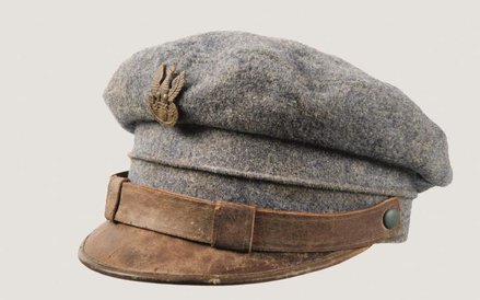 Za 9 tys. zł sprzedano maciejówkę z 1918 r. Taką samą nosił Józef Piłsudski