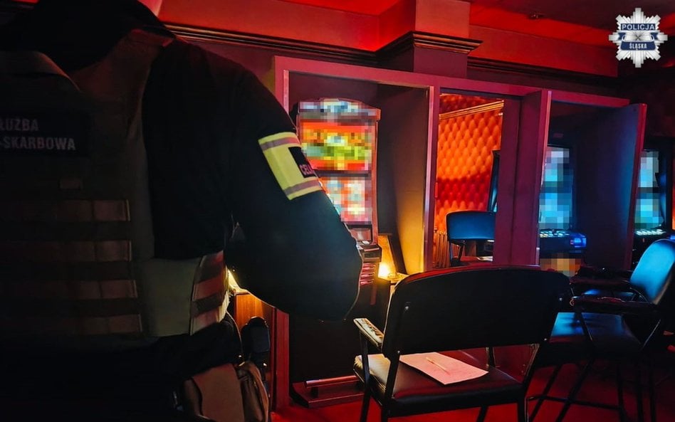 Cios w nielegalny hazard na Śląsku. Gang miał ponad 50 automatów, został rozbity