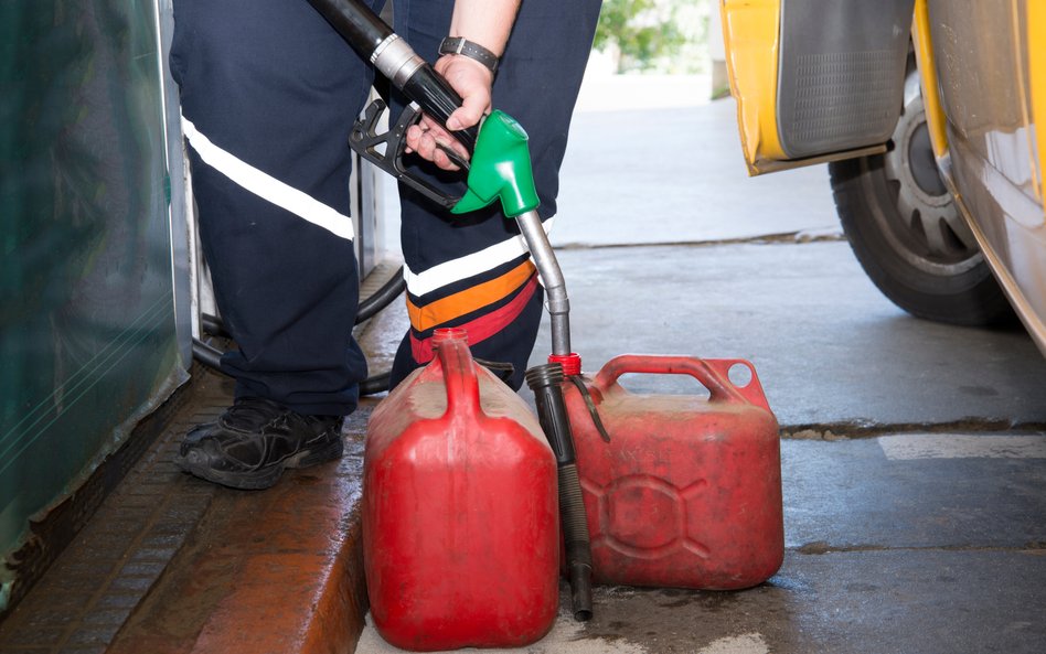 Popyt na paliwa płynne w Polsce powoli rośnie