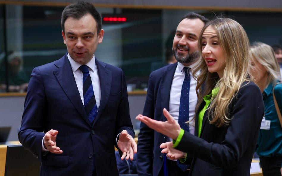 Andrzej Domański, minister finansów i Agnieszka Dziemianowicz-Bąk, minister rodziny, pracy i polityk