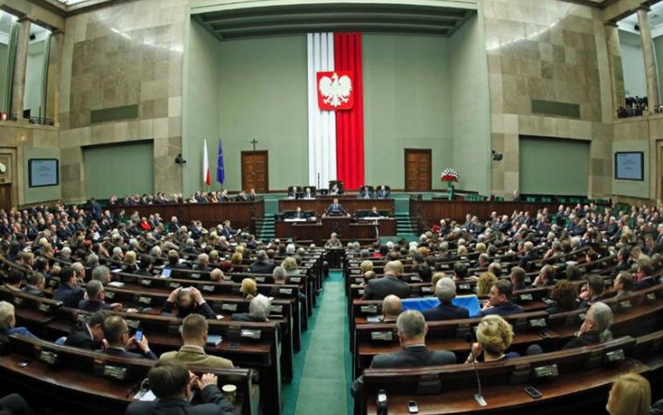 Posłowie zajmą się projektem po wakacjach. Niektórzy już apelują, by nie odrzucać go w pierwszym czy