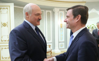 Prezydent Białorusi Aleksander Łukaszenko i doradca sekretarza stanu ds. politycznych David Hale