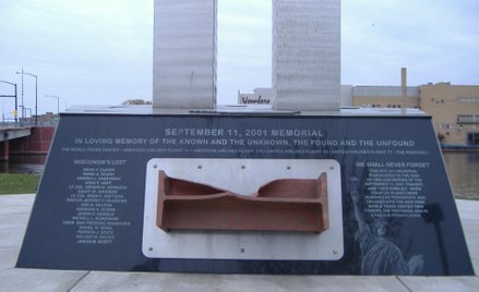 Tragedia pretekstem do zniknięcia?