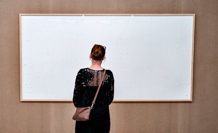 Muzeum dało artyście 84 tys. dolarów. Odesłał puste płótna