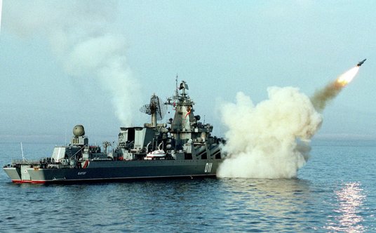 Warjag (eks- Czerwona Ukraina) odpala pocisk przeciwokretowy 4K80 systemu P-500 Bazalt, zasadniczy o