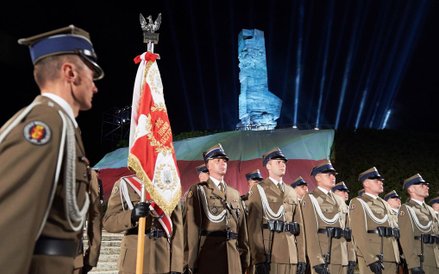 Najwcześniej - bo w nocy z 7 na 8 maja, odbyły się uroczystości z okazji zakończenia II wojny świato