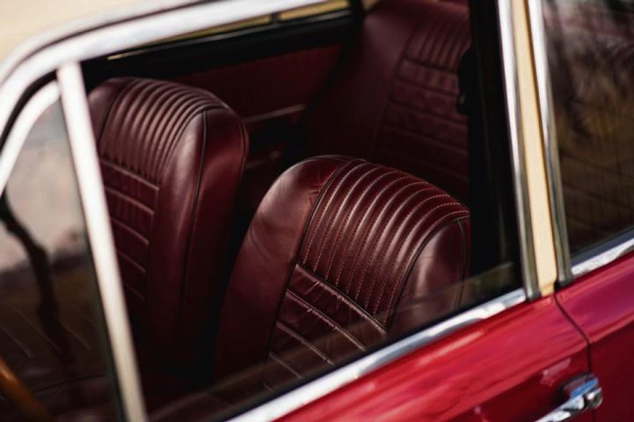 Dobrze wygląda i jeszcze lepiej się prowadzi – ideał. We wnętrzu jest „jakby luksusowo” – to kolejny