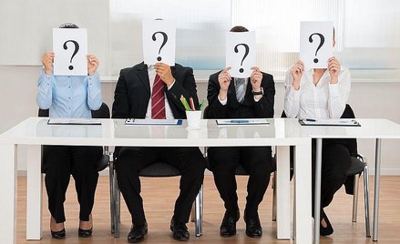 Samorządowe kolegium odwoławcze orzeka na rozprawie albo na posiedzeniu niejawnym