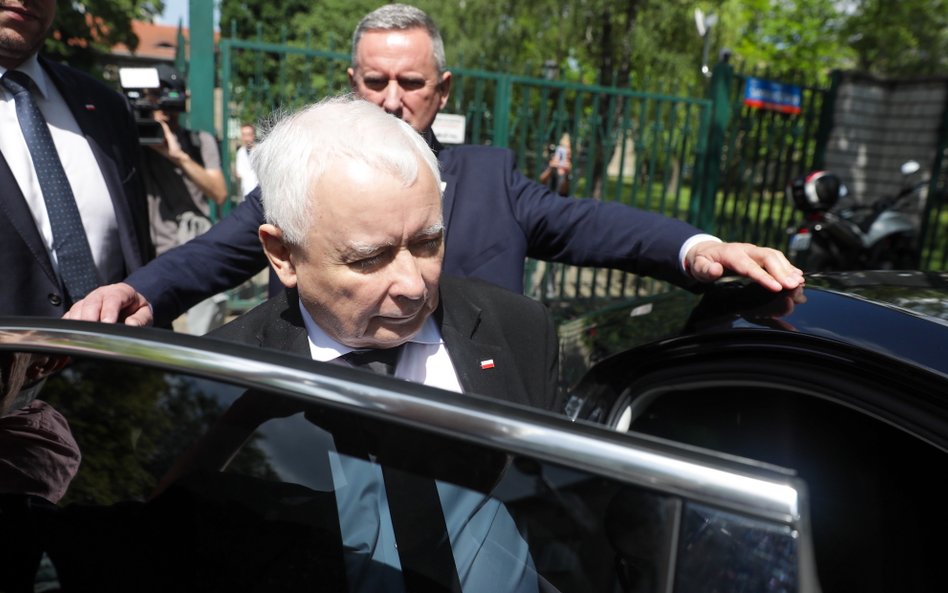 Odeszli ze spółek skarbu państwa, przestali płacić na PiS. Partia Kaczyńskiego straciła sponsorów