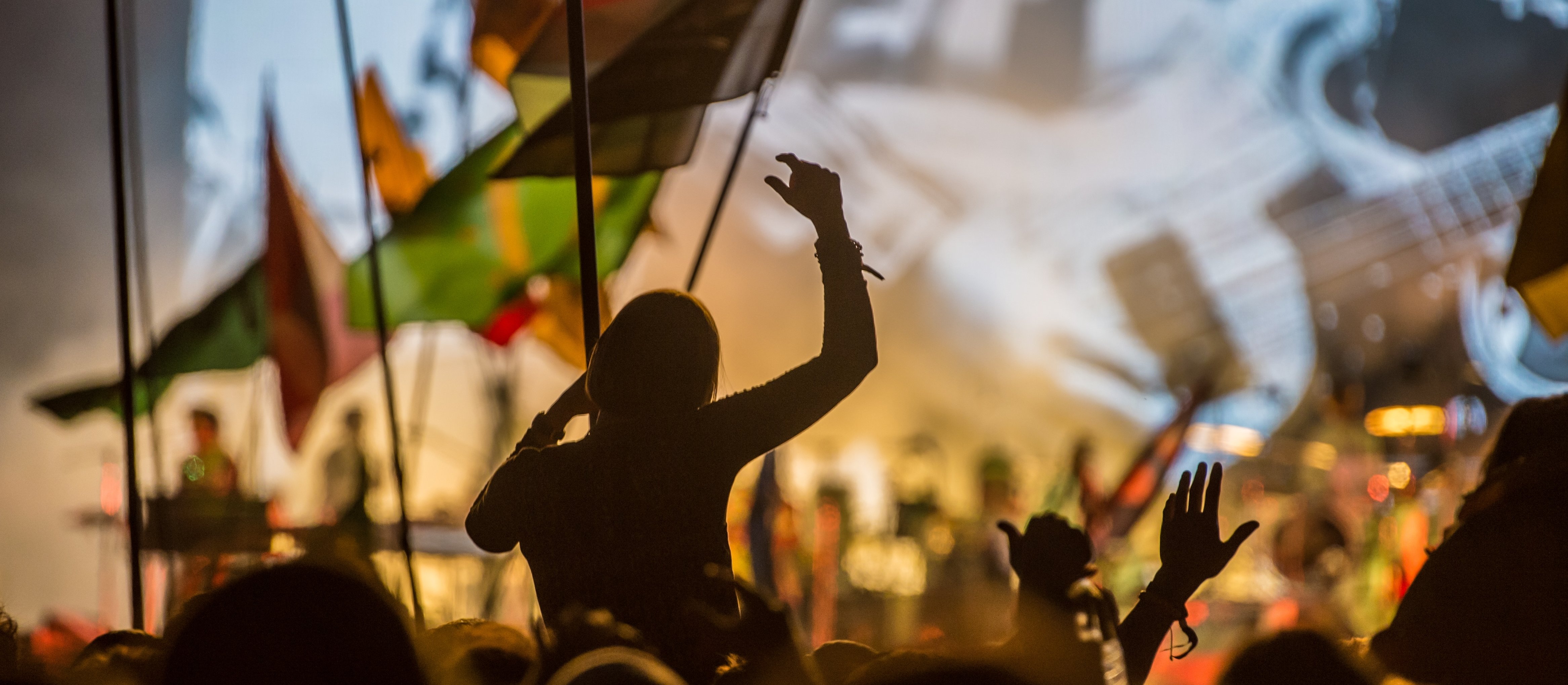 Pokolenie Z przedefiniowuje biżuterię. Efektowny trend króluje na festiwalach