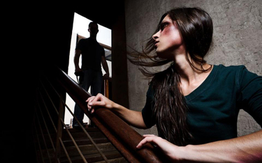 Koronawirus: ofiary przemocy domowej zamknięte na kwarantannie ze sprawcami. Bez ochrony
