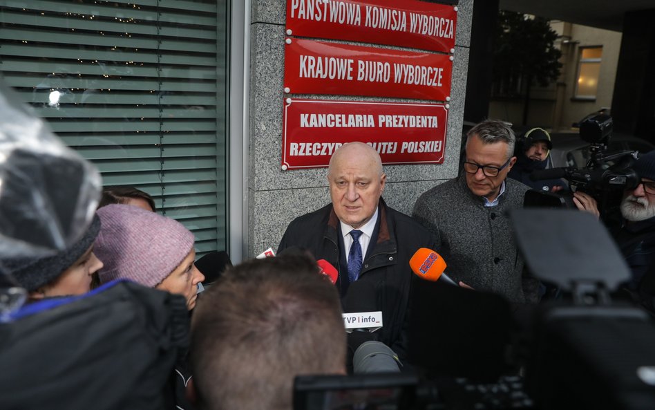 Ze sporu prawnego o status jednej z izb SN, poprzez spór polityczny, co zrobić z uchwałą Państwowej 