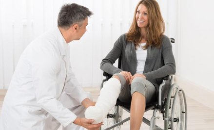 Świadczenia z polisy zapewniają pomoc w razie choroby czy wypadku