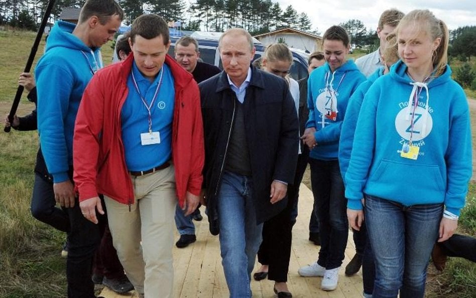 Sieligier w obwodzie twerskim. Władimir Putin z uczestnikami młodzieżowego forum