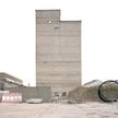 Betonowym kompleksem zainteresował się berliński architekt Arno Brandlhuber, właściciel pracowni b+,