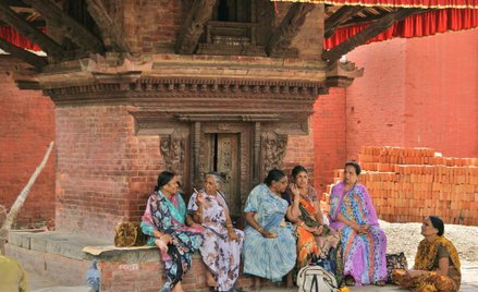 Kobieta zmarła. W Nepalu zatrzymano za "chatę menstruacyjną"