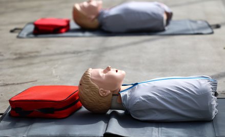 Uczniowie uczą się procedur działania w sytuacjach realnego zagrożenia. Od reakcji na intruza, przez