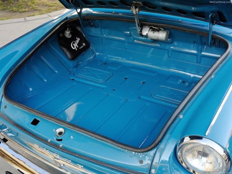 Niespodzianka – z przodu mamy 220-litrowy bagażnik, pod którym wygospodarowano miejsce na koło zapas