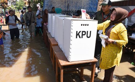 Indonezja: 272 ofiary wyborów. Urzędnicy umierają z przepracowania