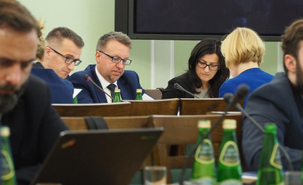 Wiceminister sportu i turystyki Dariusz Rogowski bronił projektu ustawy w kształcie, jaki nadał mu r