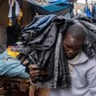 Kenia i Uganda walczą z napływem używanej odzieży. Stawką są miliony miejsc pracy