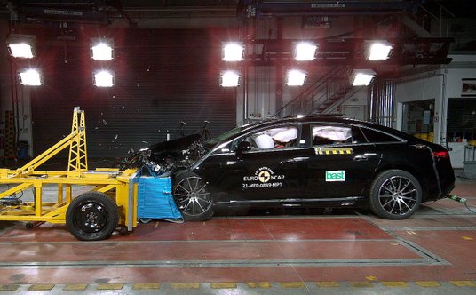 Mercedes EQS: Bezpieczeństwo dorosłych pasażerów: 96 proc., bezpieczeństwo dzieci: 91 proc., ochrona