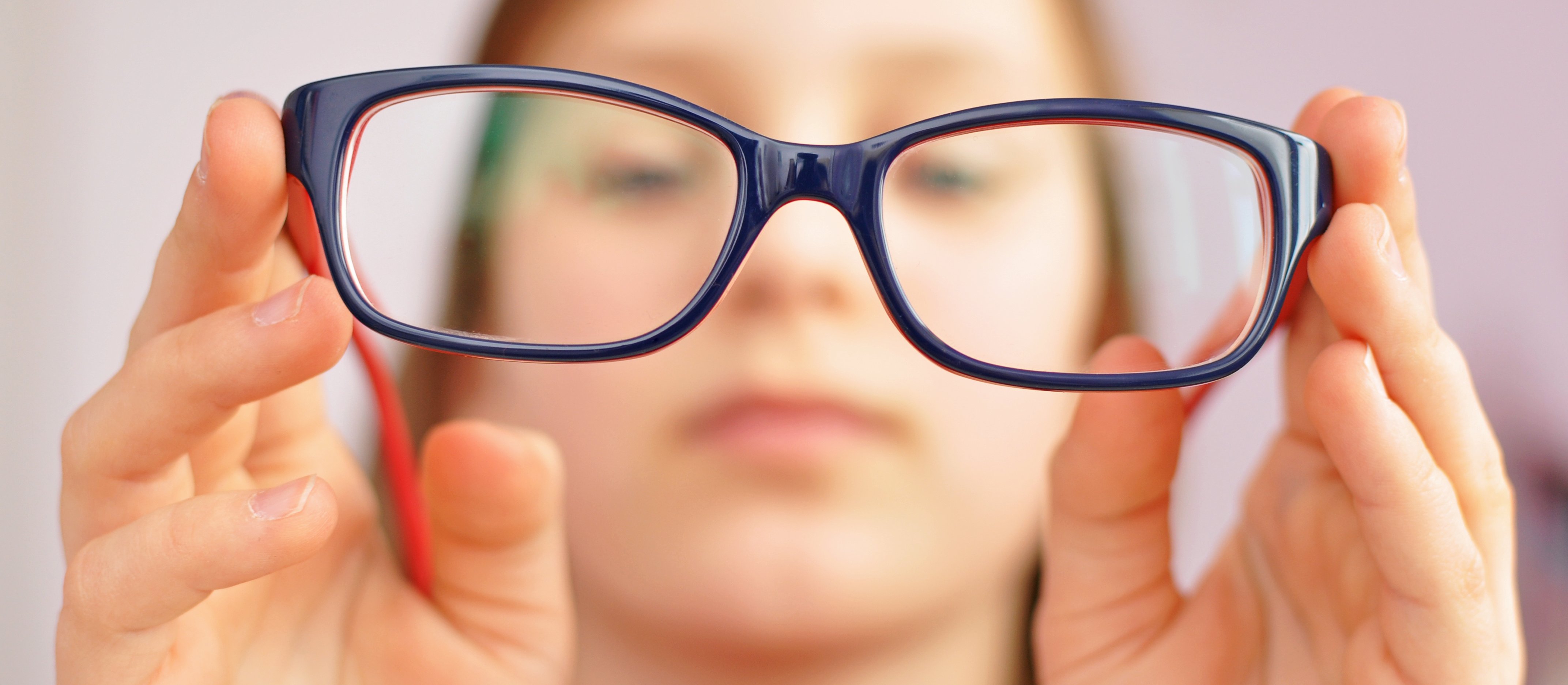 Krótkowzroczność dotyka coraz młodszych. Co można zrobić, by jej uniknąć?