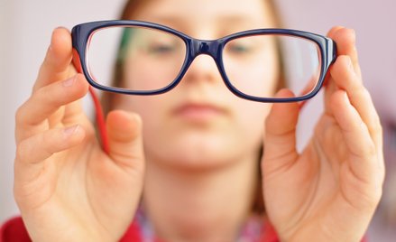 Krótkowzroczność dotyka coraz młodszych osób