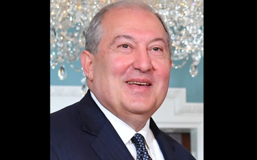 Prezydent Armenii w szpitalu w Londynie. Ostry COVID